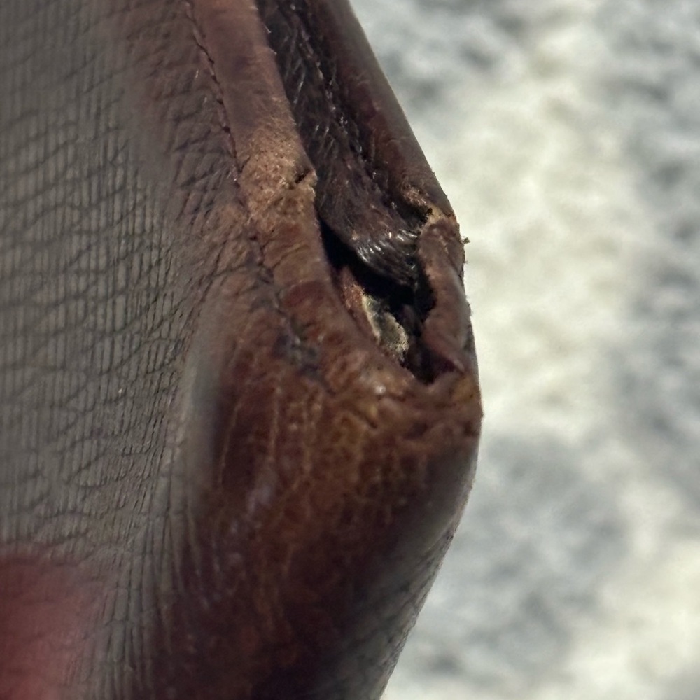 Louis Vuitton men's bifold taiga dark brown leather wallet - Picture 13 of 16